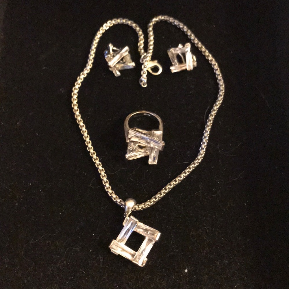 Choker ring and earring set.